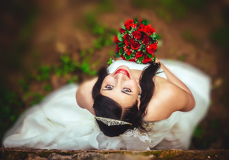 sposa bouquet rose rosse