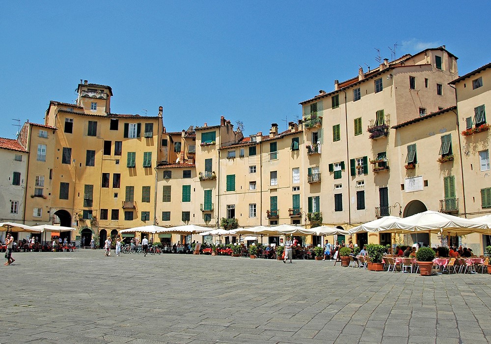 Lucca Piazza Anfiteatro